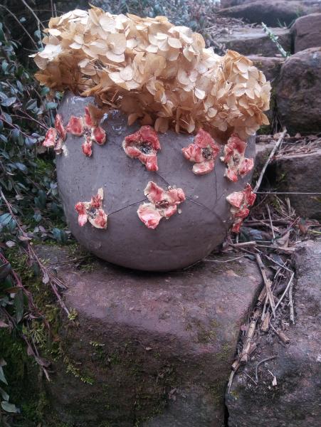 Výroba keramických ,,štrůdláků", keramických koulí a jarních dekorací