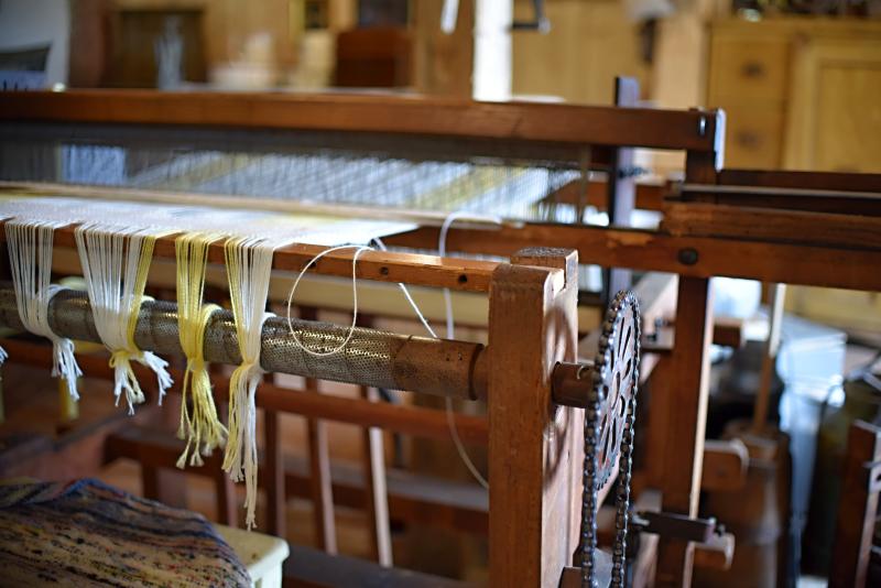 TKANÍ NA TKALCOVSKÉM STAVU