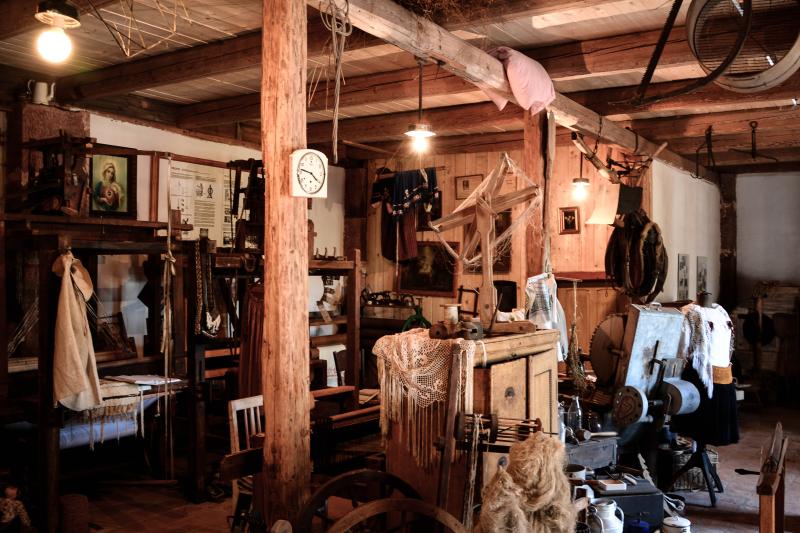 TKANÍ NA TKALCOVSKÉM STAVU